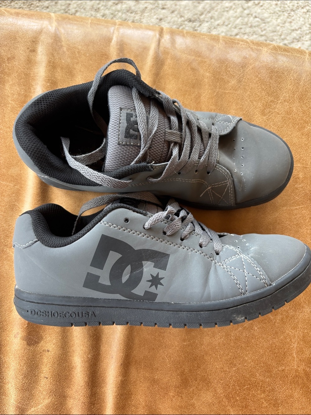 DC Gaveler Low-Top Skate Sneakers with Black Logo
